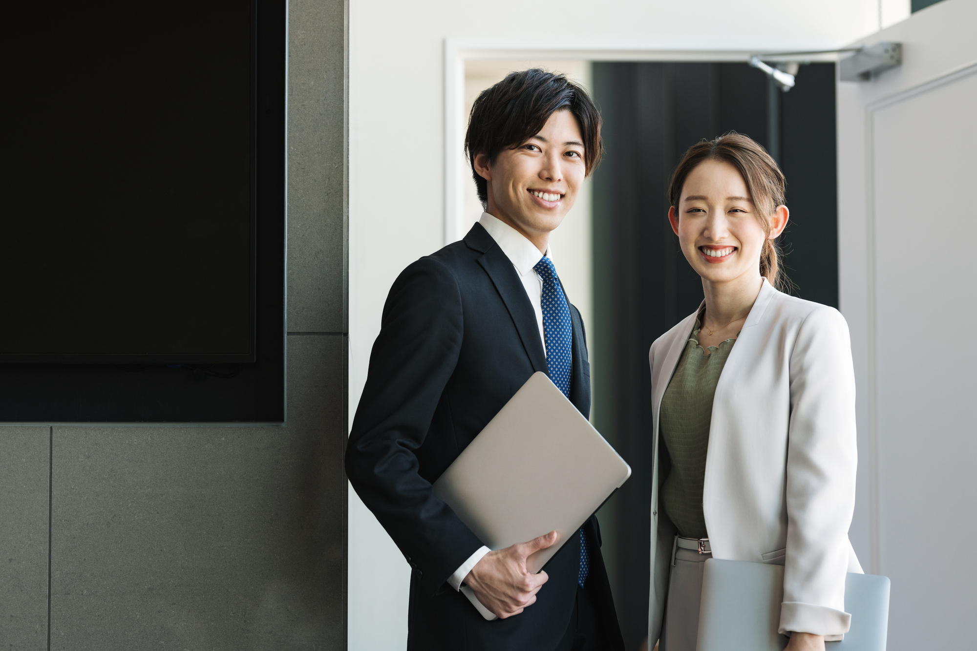 【年休120日】海外旅行の営業・企画職の求人 / たびりずむ（東京都中央区）